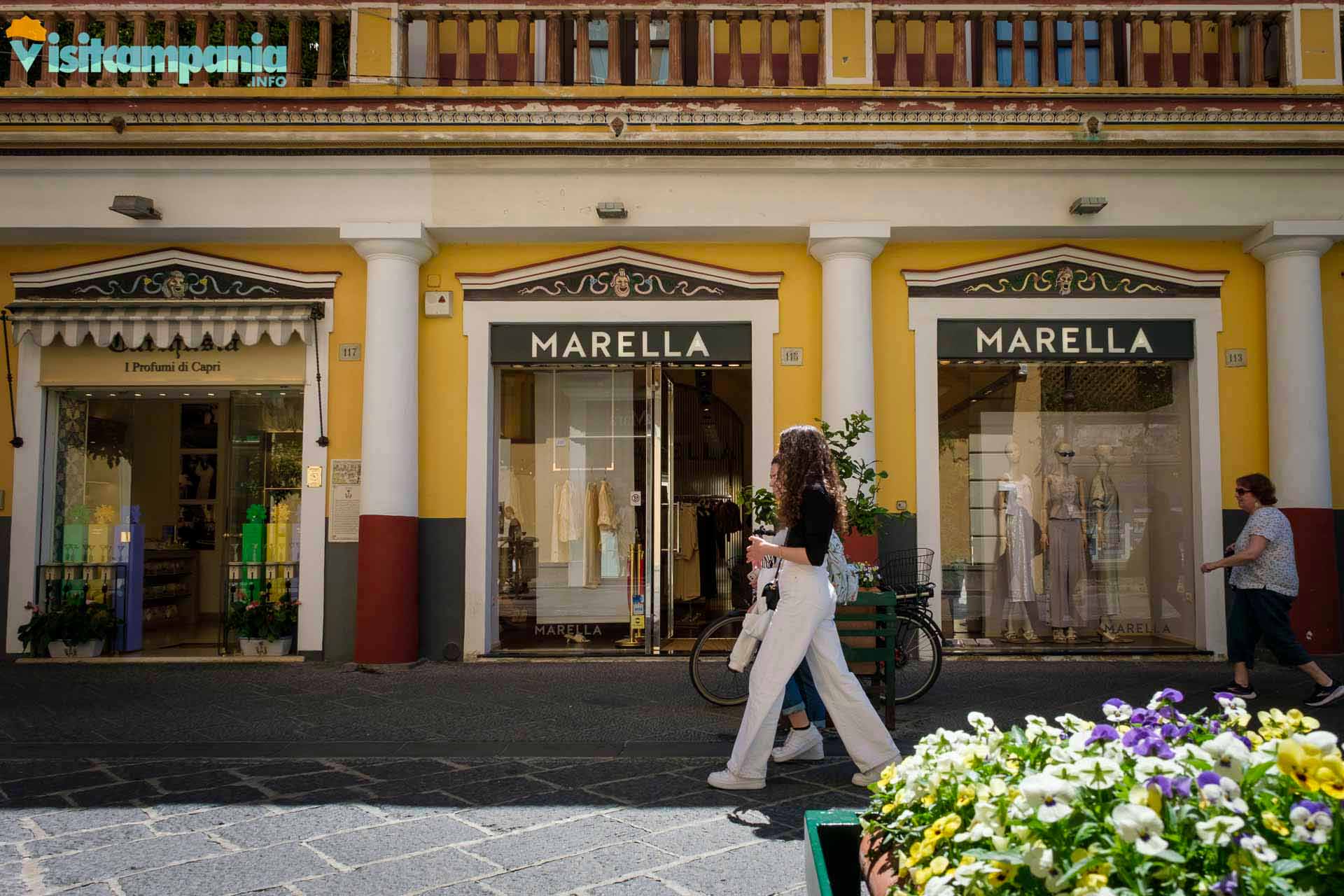 shopping a Sorrento