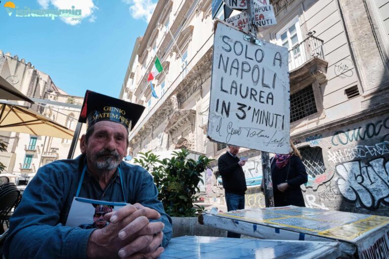 napoli essenziale copertina 768x512