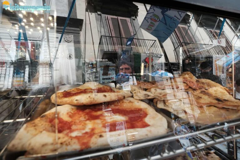 napoli essenziale decumani 2 1 768x512