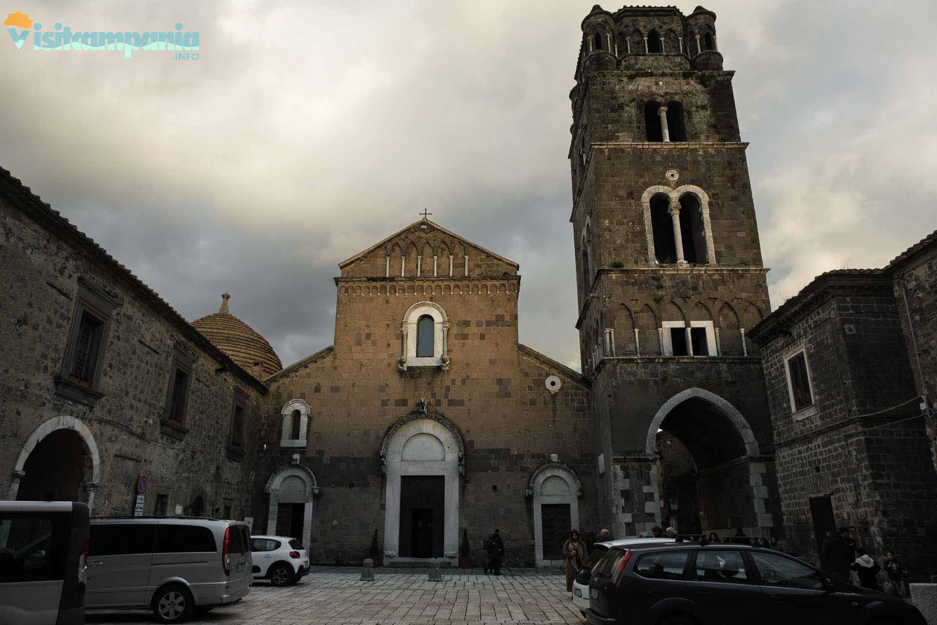 Catedral de San Miguel Arcángel en Caserta Vecchia