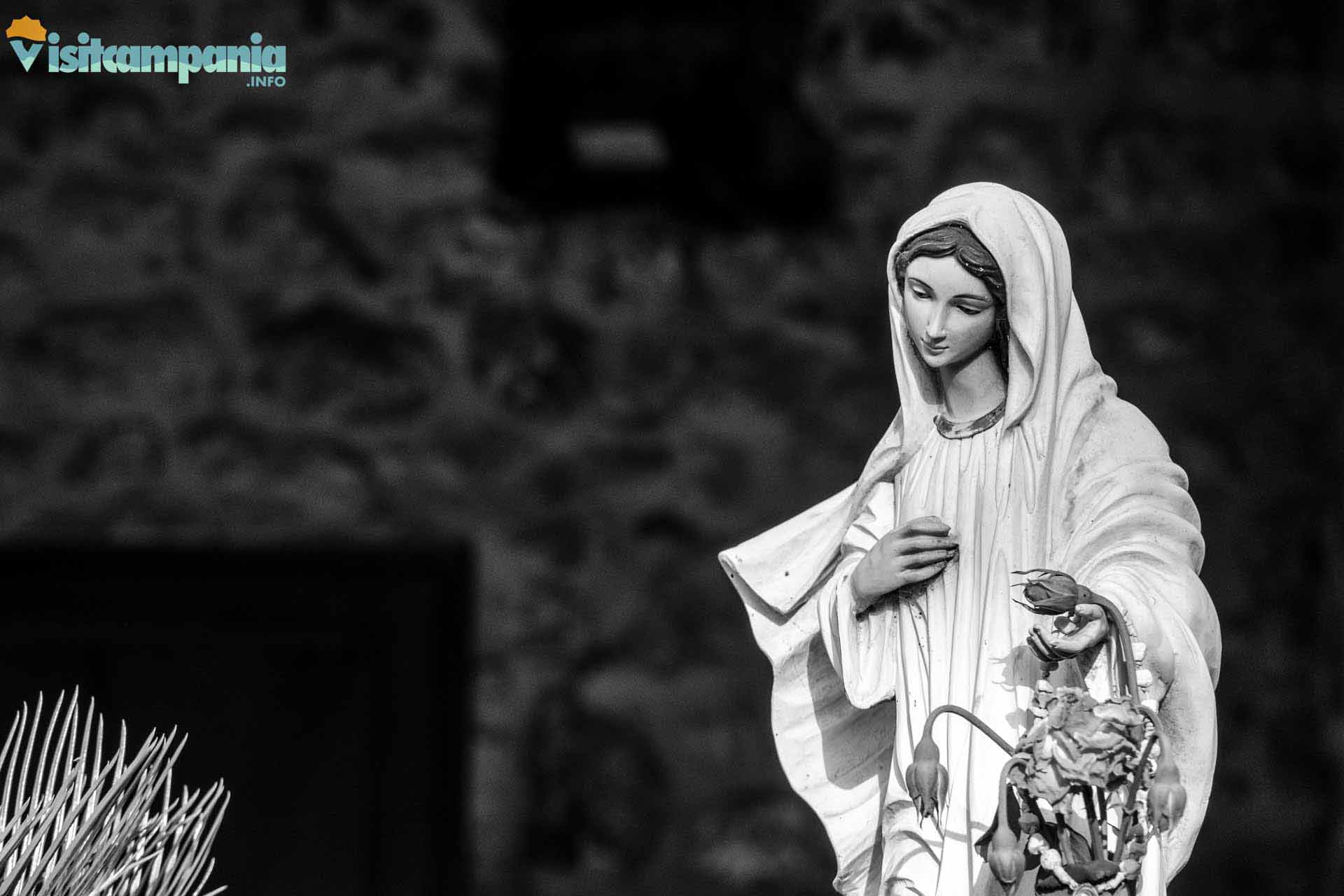 detalle de la capilla de San Rocco en Caserta Vecchia