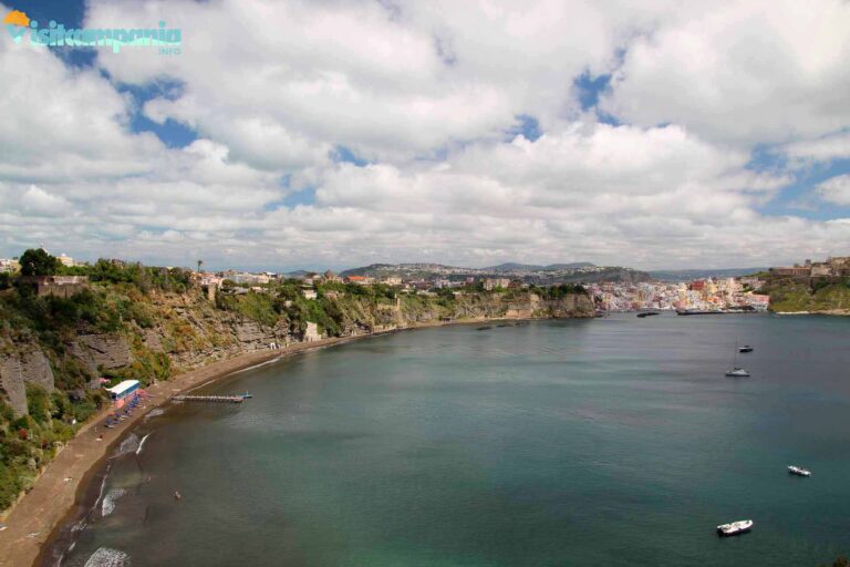 PROCIDA SPIAGGIA CHIAIA 02 768x512