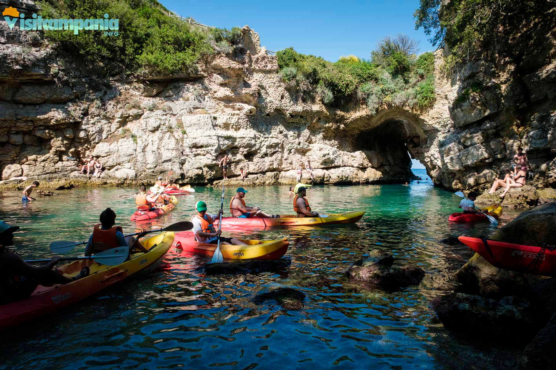 l'arco nella roccia ai bagni della Regina Giovanna