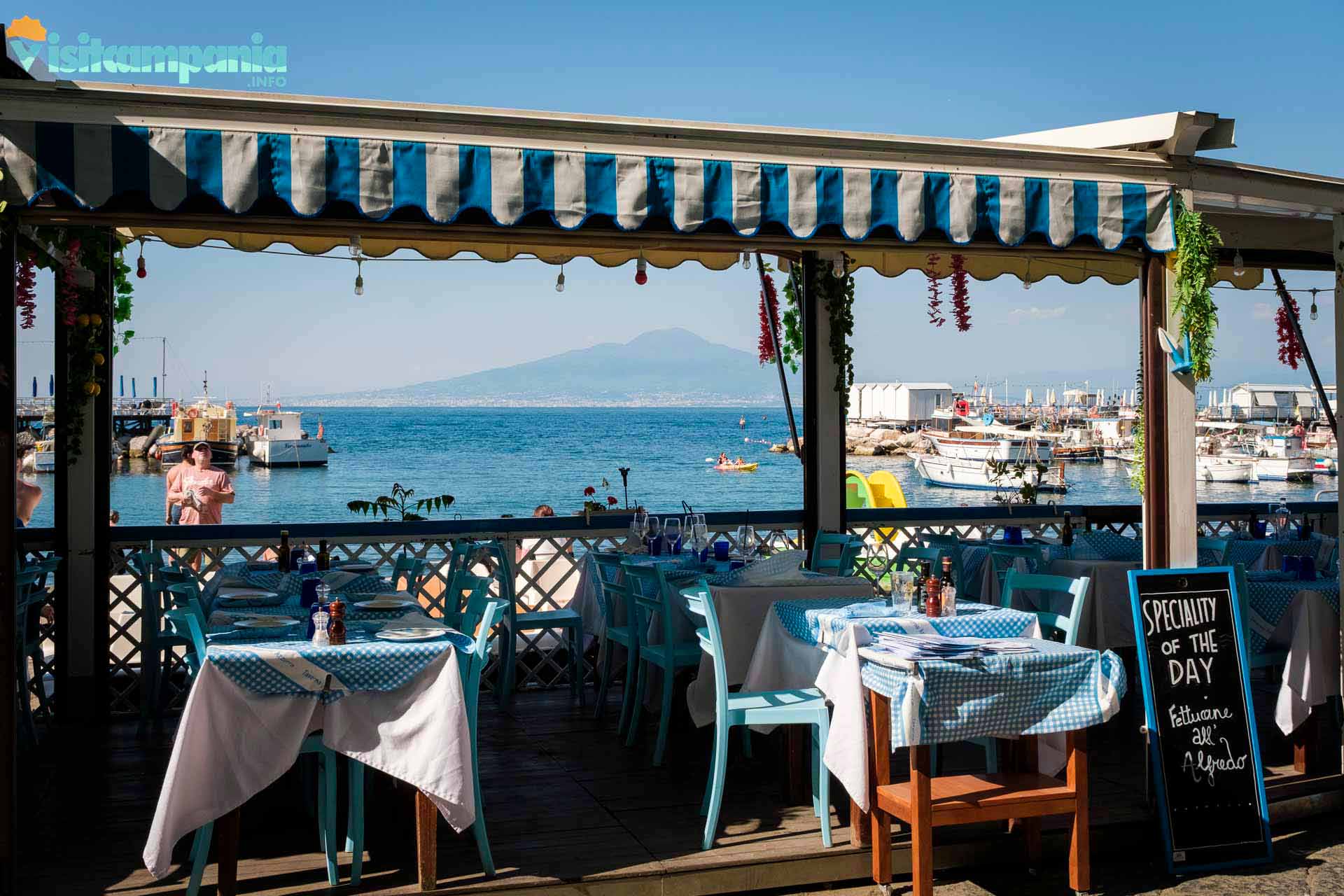 ristoranti sulla spiaggia di marina Grande a Sorrento