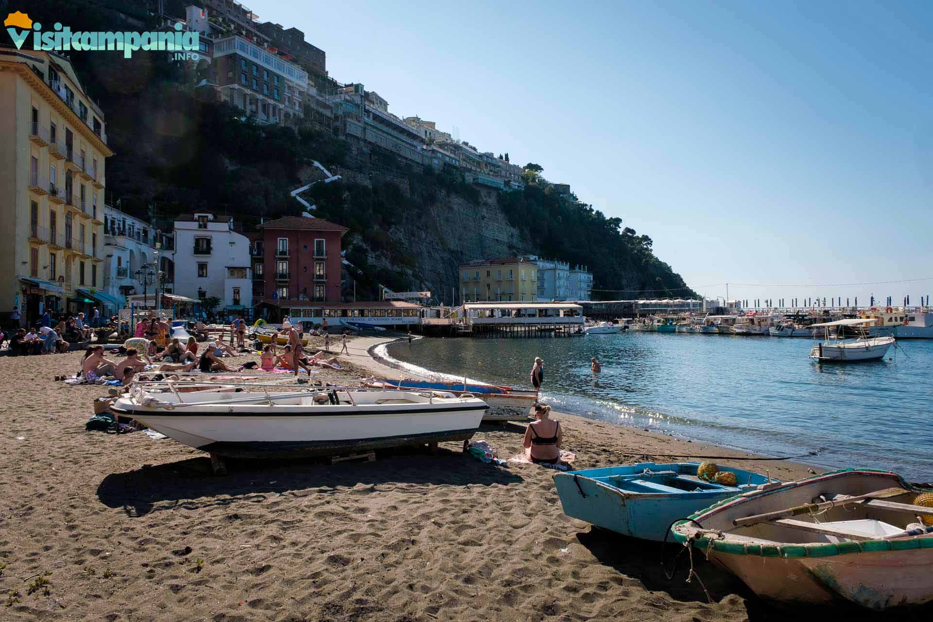 spiaggia di marina Grande a Sorrento
