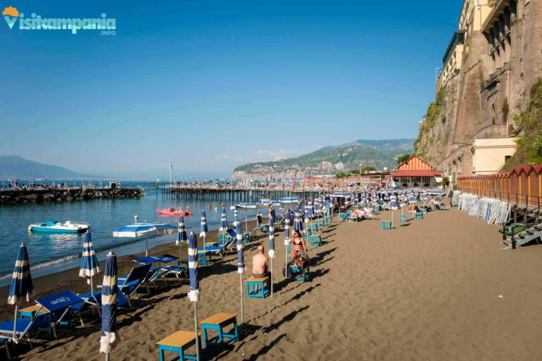 sorrento spiaggia marina piccola 10 768x512