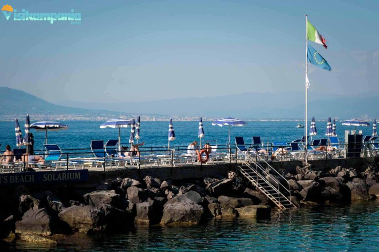 sorrento spiaggia marina piccola 11 768x512