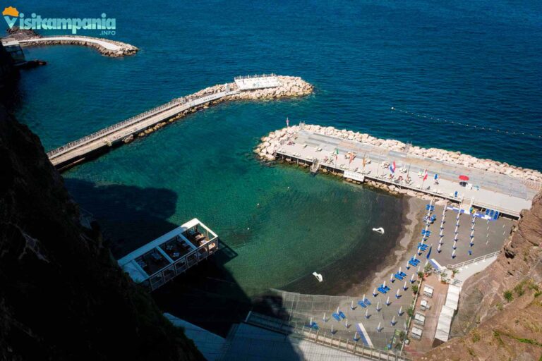spiaggia la marinella sant agnello 768x512
