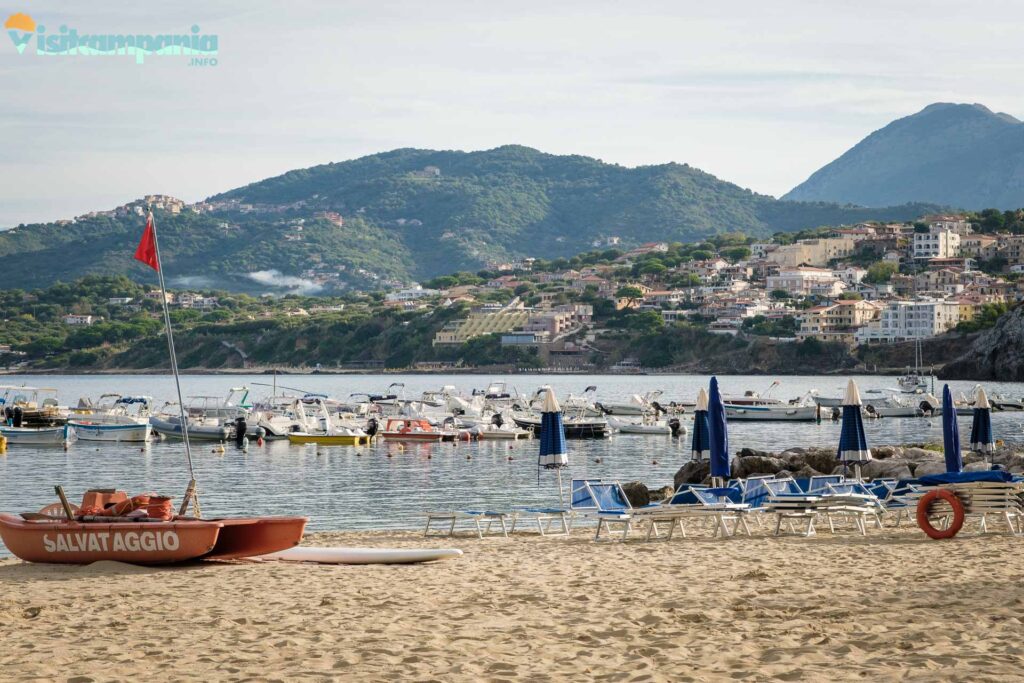 lidi attrezzati alla spiaggia del porto